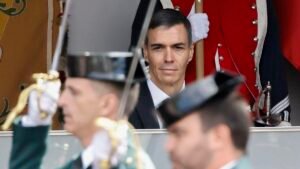 Abucheos a Sánchez en el desfile del 12-O pese a la distancia con el público